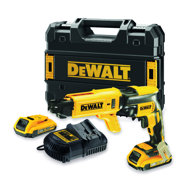 Skruvdragare med batterier, laddare och hårdplastväska, märkt DEWALT.