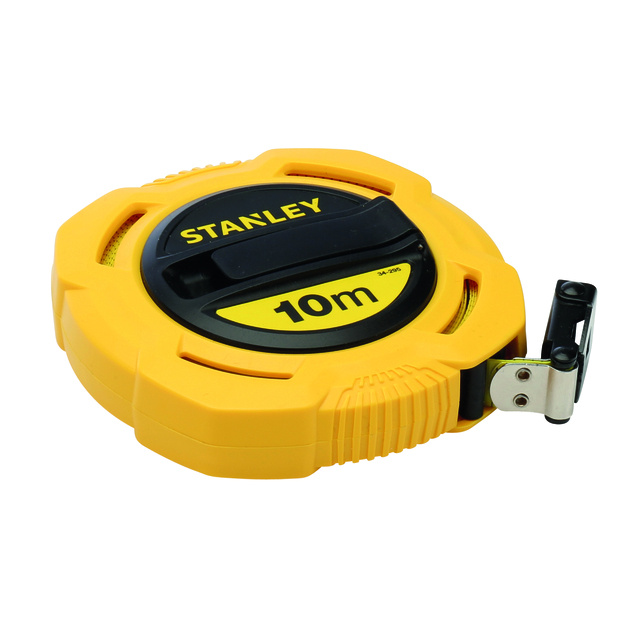 Gult måttband i stängd rulle med svart detaljer, märkt STANLEY och 10m.
