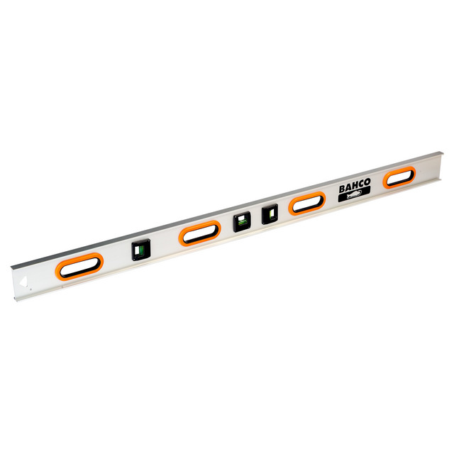 Rektangulärt vattenpass i metall med orange handtag och tre libeller. Märkt BAHCO i svart text.