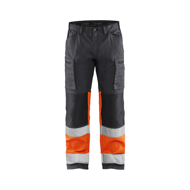 Grå arbetsbyxor med orange och vita reflexband på nederdelen.