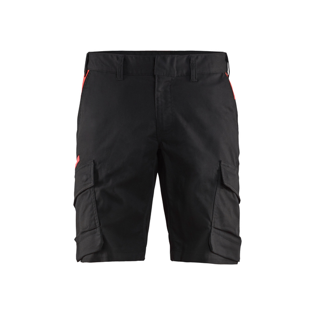 Svarta arbetsshorts med röda detaljer och sidofickor.