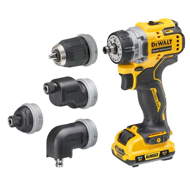 Gul och svart borrmaskin av märket DeWalt med olika utbytbara huvuden och tillbehör.