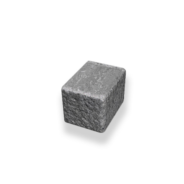 Rektangulär mursten i grå färg med en grov och texturerad yta på en vit bakgrund.