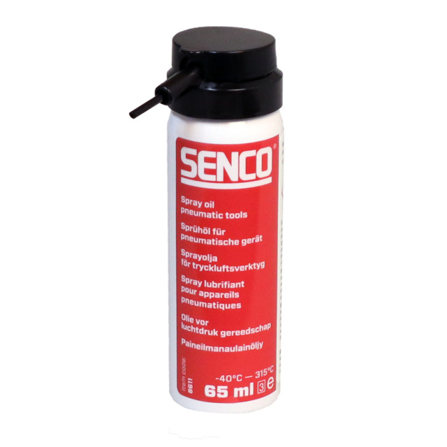 Vit och röd flaska med etiketten SENCO. Text på flera språk om sprayolja för pneumatiska verktyg.