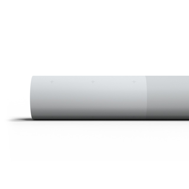 Rulle med ljus texturerad tapet mot vit bakgrund.