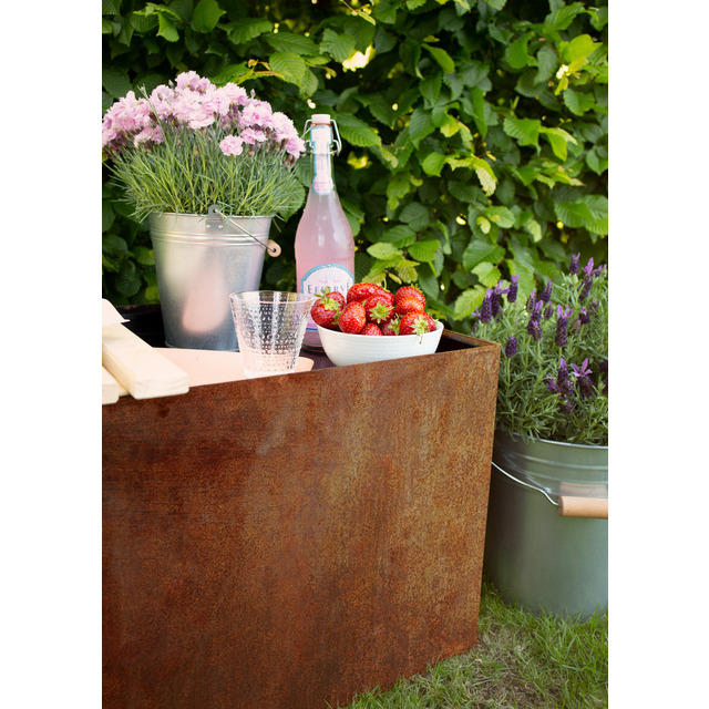 Miljöbild föreställande artikeln PLANTERINGSBOX ODLA CORTEN 800X400X400X2,5MM från kategorin Trädgårdstillbehör