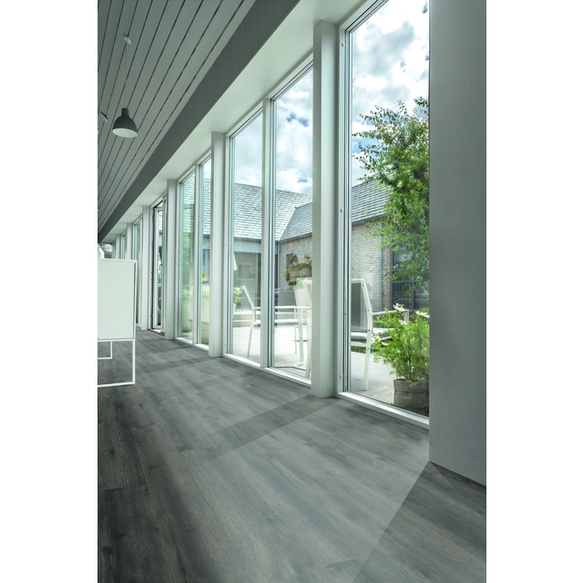 Miljöbild föreställande artikeln VINYLGOLV KLICK EK SMOKEY 10MM 1,86M2/PKT MAXWEAR från kategorin Plankdesign