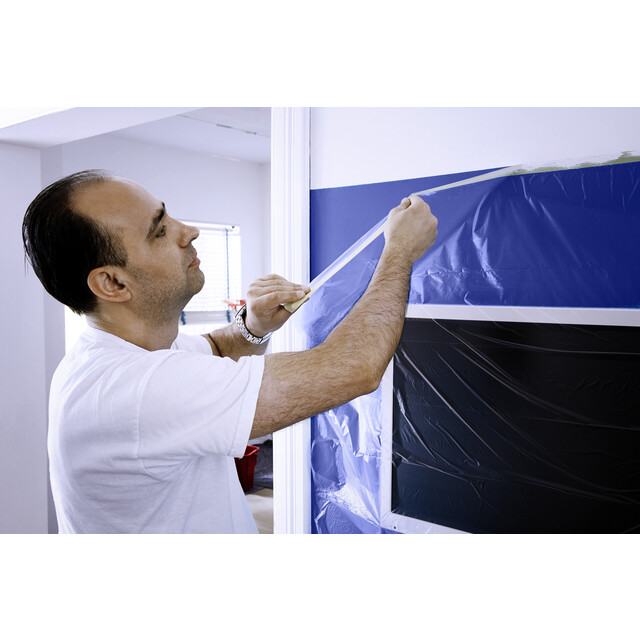 Actionbild föreställande artikeln MASKERINGSFOLIE EASY COVER PRECISION TESA 550MM 33M från kategorin Maskeringstejp