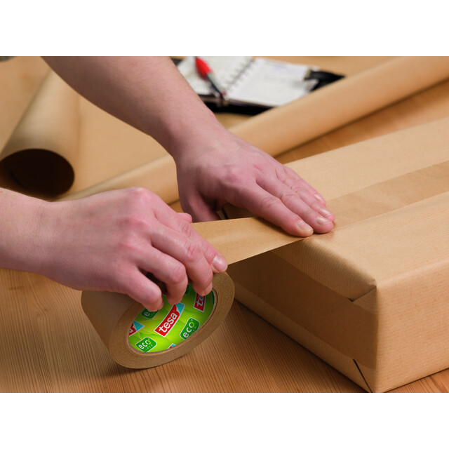 Actionbild föreställande artikeln PACKTEJP PAPPER STRONG TESA BRUN 50MM 50M från kategorin Maskeringstejp