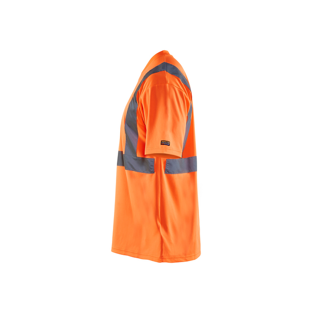 Orange t-shirt med grå reflexband runt ärmarna och axlarna.