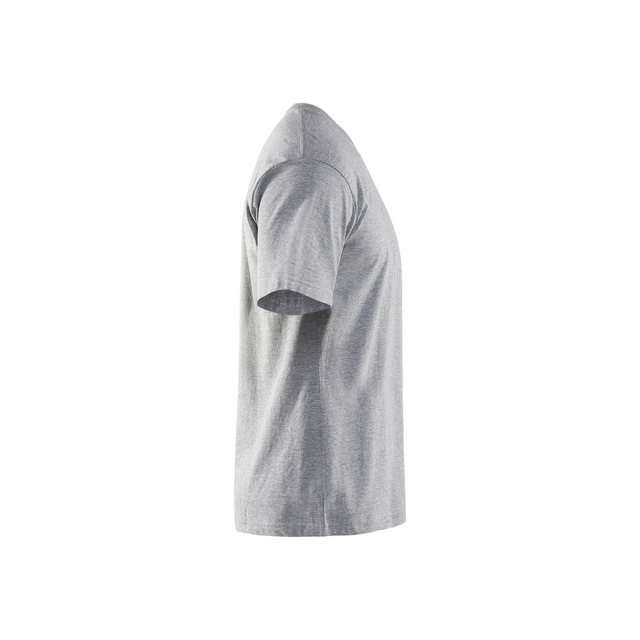 Grå t-shirt sedd från sidan mot en vit bakgrund.