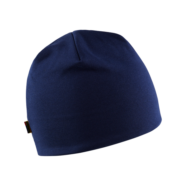 Mörkblå mössa i tyg av enkel design med liten etikett i vänster sida.
