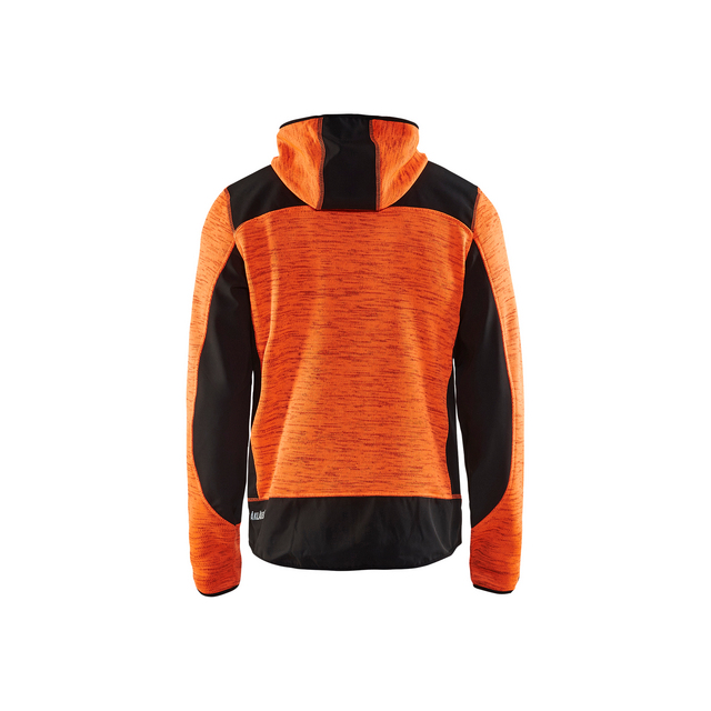 Orange och svart huvtröja sedd bakifrån, med texten Blåkläder vid nederkanten.