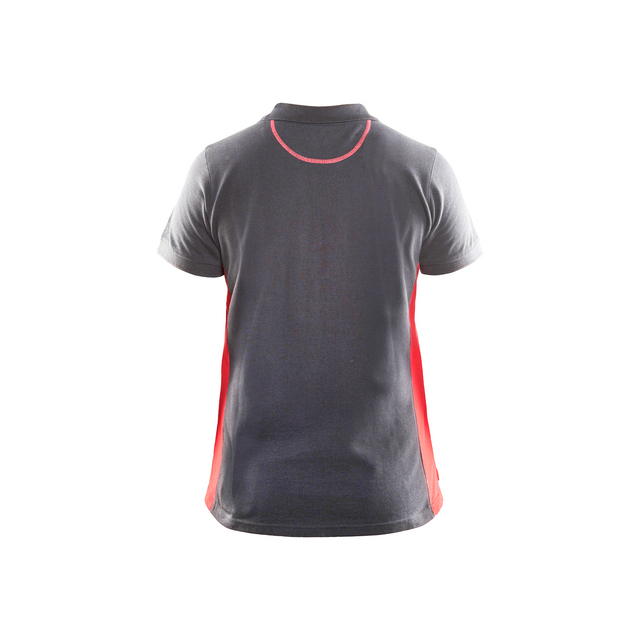 Grå t-shirt med röd kant på axlar och sidor, sedd bakifrån.