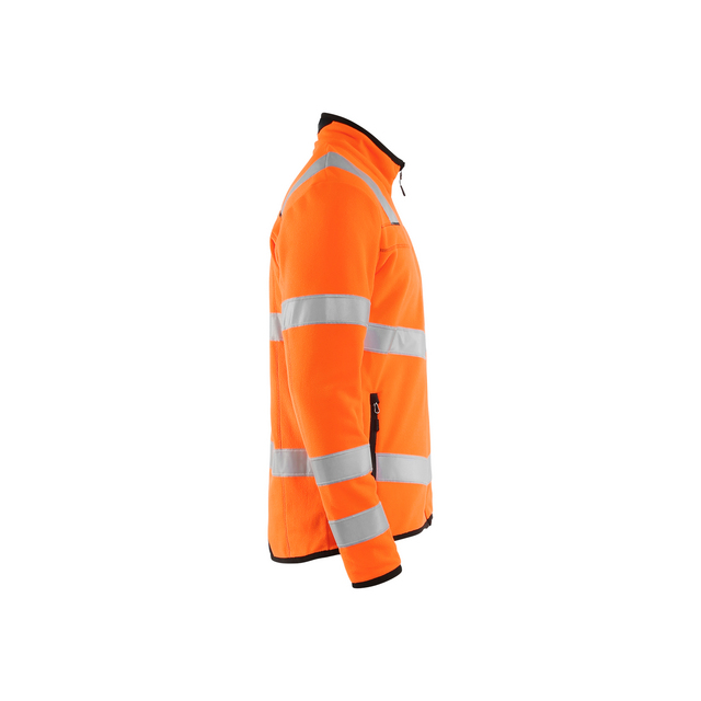 Orange jacka med reflexband i midjan och ärmarna, sedd från sidan.