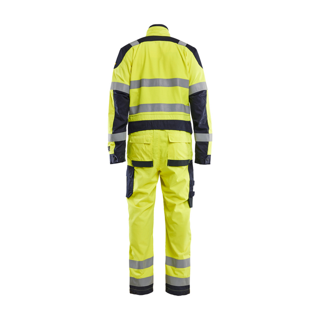 Gul skyddsdräkt med reflexband, svart textil på ryggen och vid knän, fickor på byxorna.