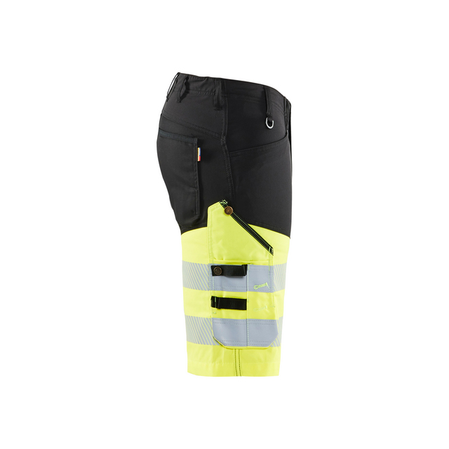 Svart och gul shorts med reflexband och flera fickor samt dragkedja och knapp.