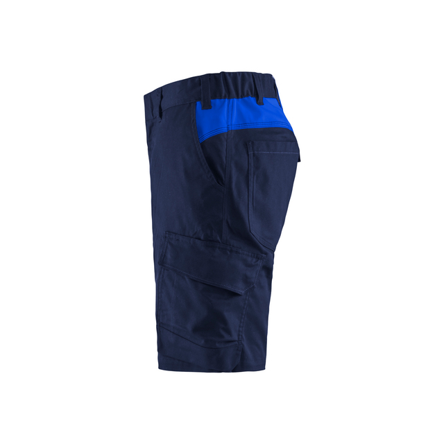 Mörkblå arbetsshorts med blå baksida och flera fickor, sedd från sidan.