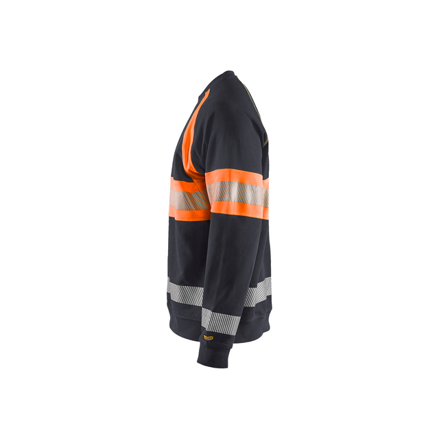 Svart och orange tröja i sidovy med reflekterande ränder på ärmar och nedre del.