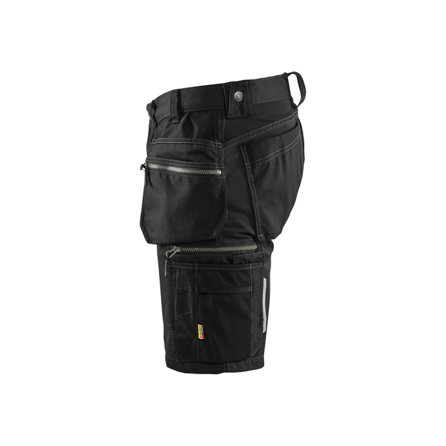 Svarta arbetsshorts med flera fickor och dragkedjor, sett från sidan.