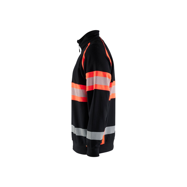 Svart jacka med orange och vitreflekterande ränder, sedd från sidan.