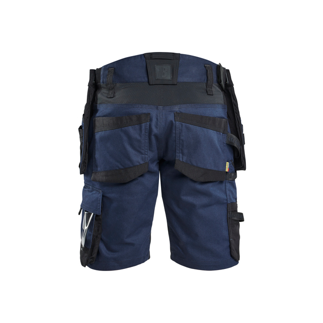 Blå och svarta arbetsshorts med flera fickor och hängslen.