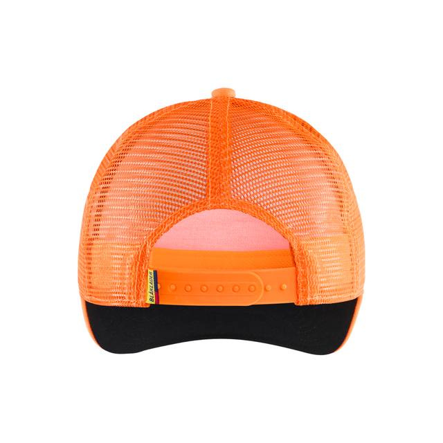Orange nätkeps sedd bakifrån med svart skärm och justerbar rem.