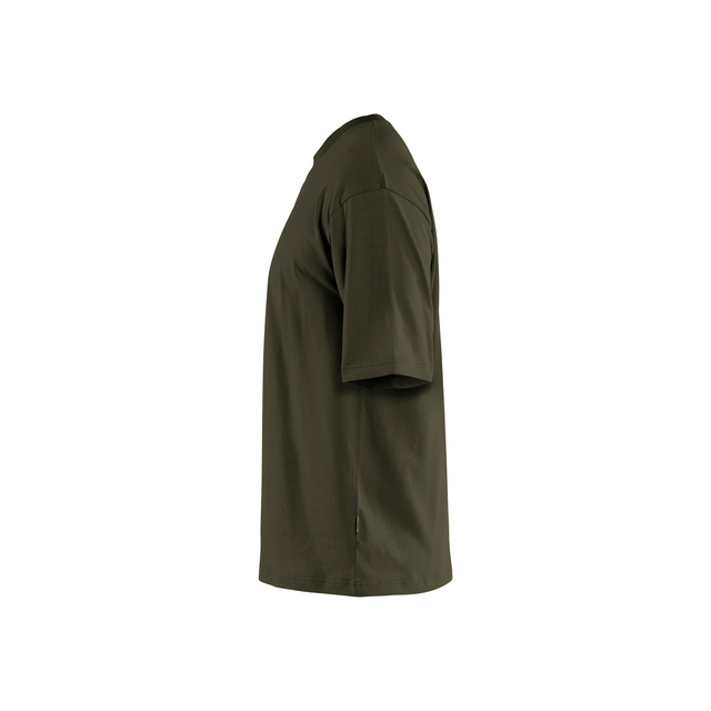 Olivgrön T-shirt sedd från sidan mot en vit bakgrund. Korta ärmar och rund hals.