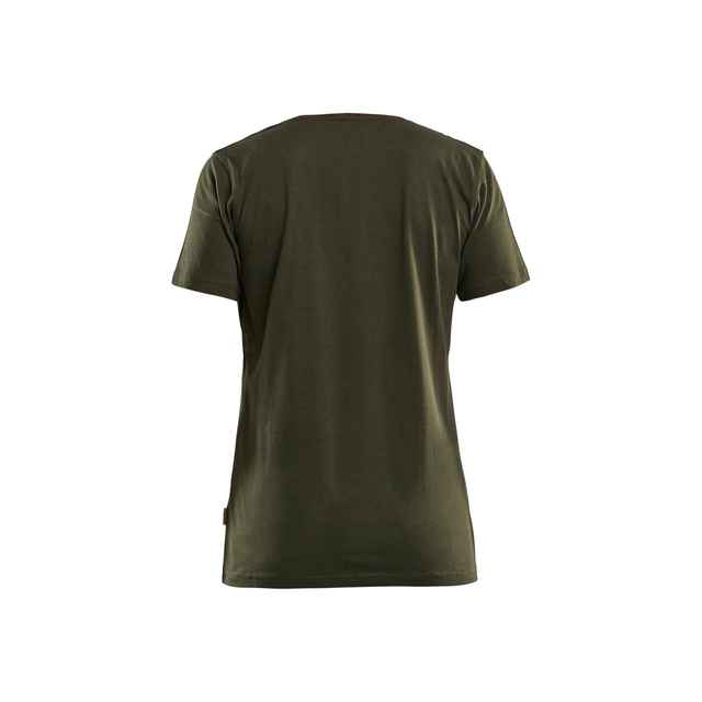 Mörkgrön t-shirt sedd bakifrån mot en vit bakgrund.
