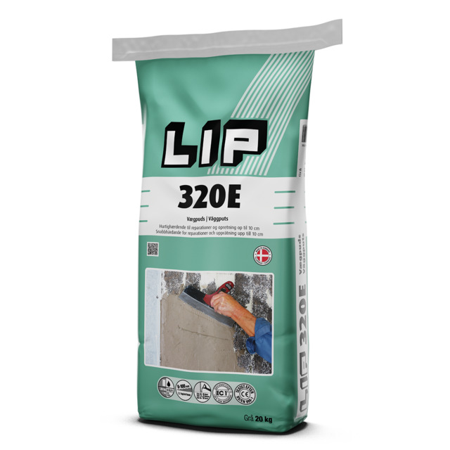 Grön förpackning med vit text LIP 320E. Bild av hand som spacklar en vägg.