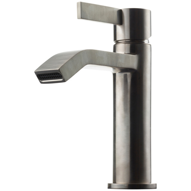 Tvättställsblandare i borstad nickel med enkel, modern design och en vinklad pip.