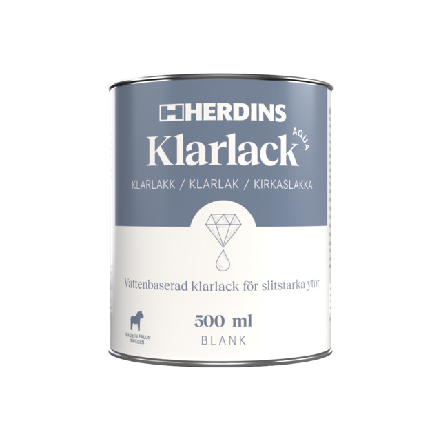 Plåtburk med etikett: Herdins Klarlack Aqua. Text: Vattenbaserad klarlack för slitstarka ytor, 500 ml, blank.